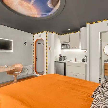 Planete Extraterrestre - Parking Gratuit - Cite De L'espace * Toulouse